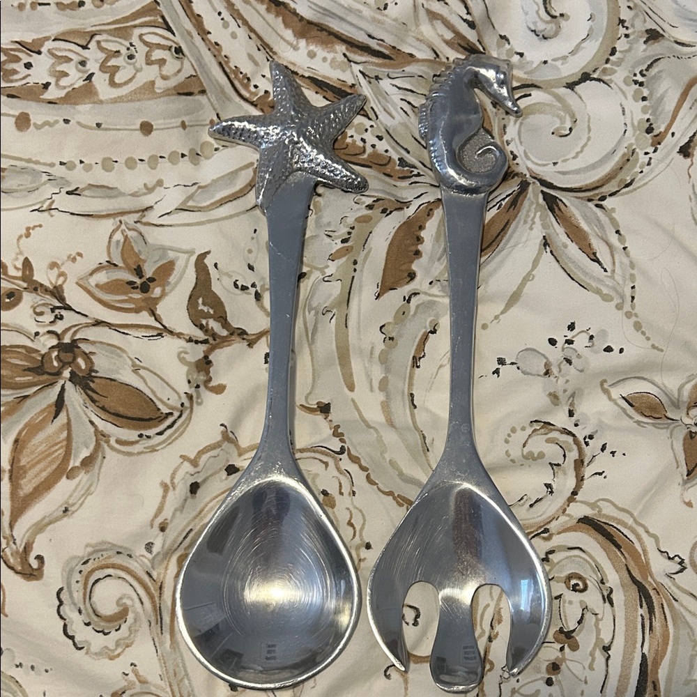Mariposa serving utensils pair 
Excellent condition
Seastar 
Seahorse